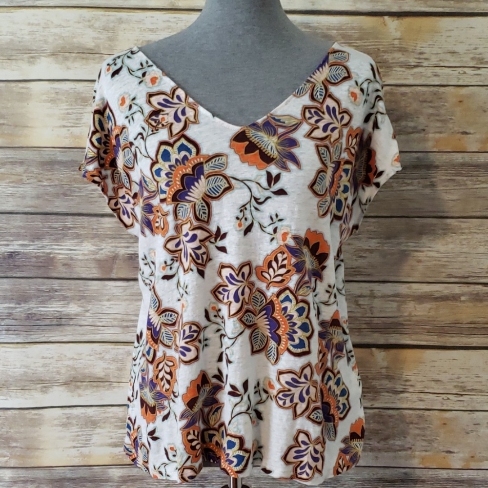 Paisley V-Neck Tee
